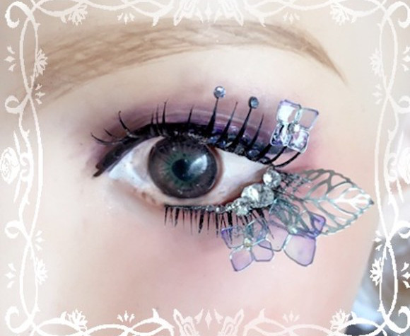 Deco eyelashes from Japan let you add butterflies, jewels and the night sky to your cosplay makeup