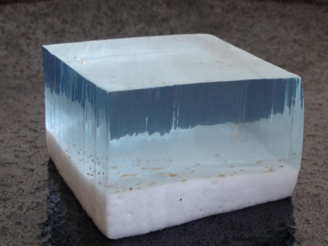 Beautiful Japanese dessert looks like cube of crystal-blue water, only sold at convenience store