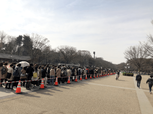 Ridiculous crowds show up at Tokyo’s most popular zoo as baby panda makes her public debut【Pics】