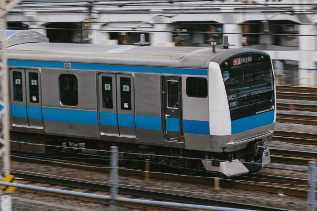 Japanese train company issues official apology for “inexcusable” 25-second early departure