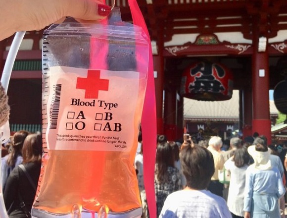 Japanese festival serves up juice in I.V. bags to keep you hydrated and healthy【Pics】