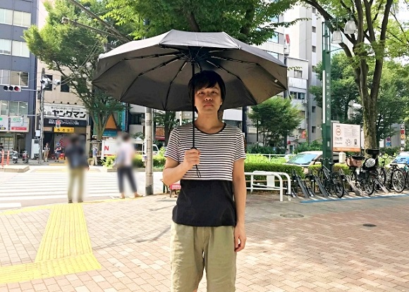 We tested out an anti-UV umbrella to see how much it cools us down in this dreadful summer heat