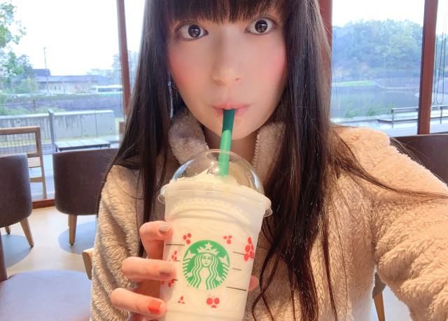 We try Starbucks Japan’s new White Chocolate Snow Frappuccino drinks