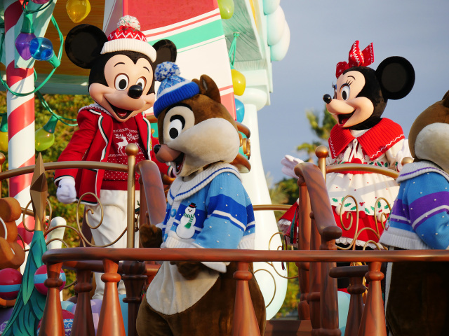 How we enjoyed Tokyo Disneyland and Disney Sea’s Christmas parades