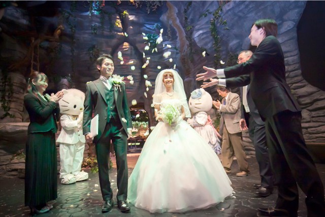 Celebrate your wedding with Hello Kitty at Japan’s Sanrio Puroland amusement park