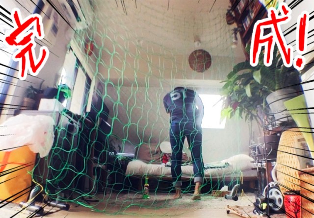 Go Hatori turns his small Japanese apartment into a batting cage for only 500 yen