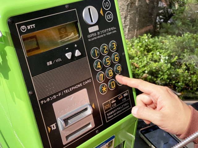 You can send email from payphones in Japan?!? We try the technology trick that shocked the nation