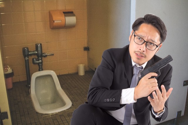 Japanese police officers increasingly forgetting their guns in public restrooms