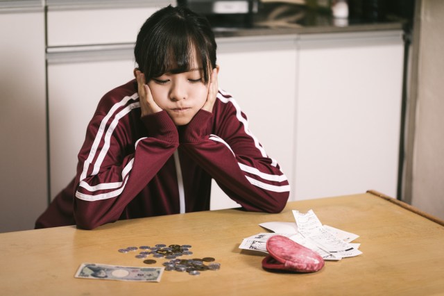 Over 50 percent of single Japanese women in their 20s struggle to make ends meet, survey says