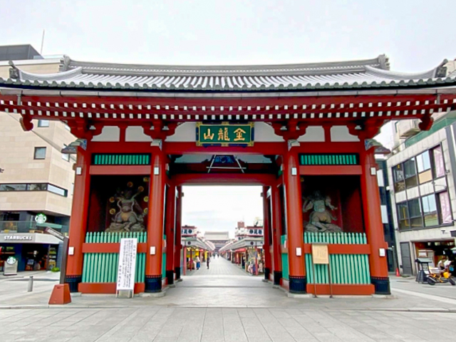 Sensoji temple at Asakusa gets a new giant lantern