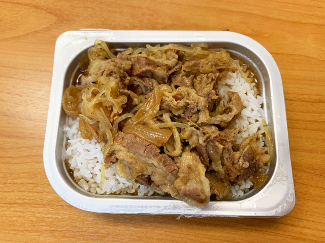 The gyudon beef bowl that cooks itself in a box like magic