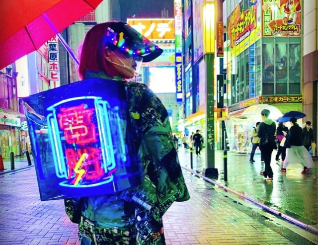 Cyberpunk kimono fashion hits the streets of Akihabara, complete with neon sign obi【Photos】