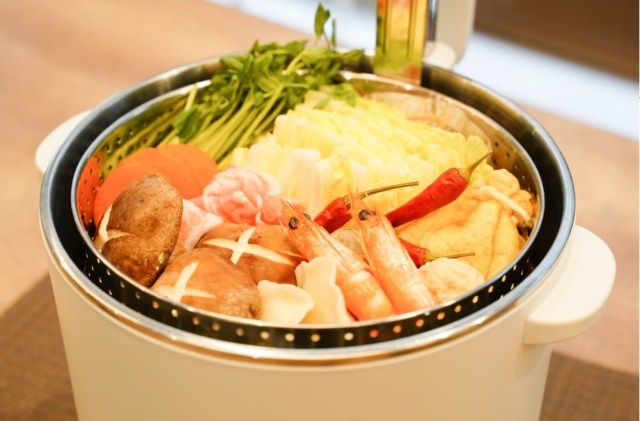 A Japanese hot pot with an elevator inside is just what we need to make it through winter【Video】