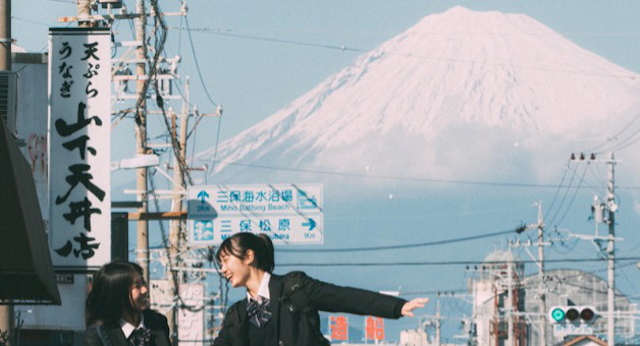 Japanese high school girls remind us of the joys of country life in heartwarming Mt Fuji photo