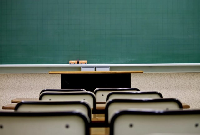 Teacher in Japan literally picks up truant kid, carries him out of house to make him go to class