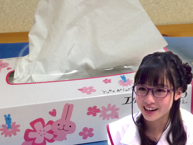 Kanna Hashimoto wins Guinness World Record for getting tissues really fast