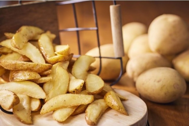 As McDonald’s Japan restricts French fry sales, rival boosts its fry sizes by 25 percent, for free