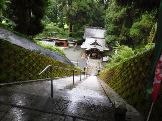 Down the steps to Kusabe Yoshimi, one of Japan’s three great “descending shrines”【Photos】