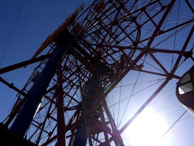 Hokkaido amusement park shuts down Ferris wheel for the day with mother and children still at top