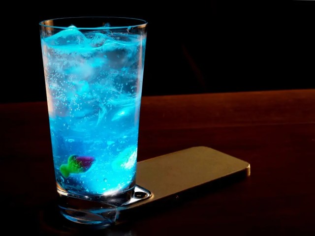 Smartphone-abstinence cocktail created by Japanese restaurant to put focus on friends over phones