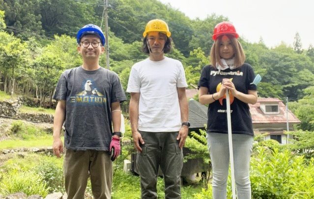 Testing out the hardhat with a solar-powered fan we found on a Twitter ad