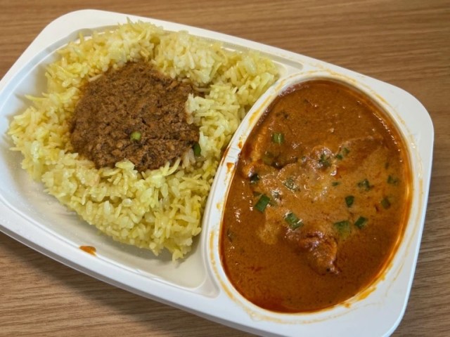 Indian curry restaurant worker in Tokyo warms our heart with amazingly sweet customer service