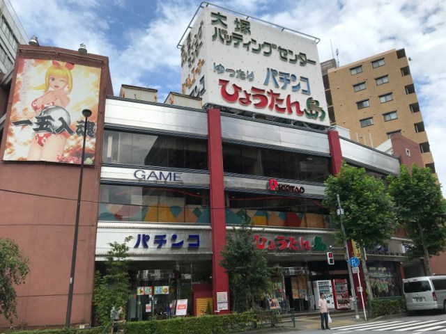 Reflecting on an old red-light district in Tokyo as another landmark closes its doors forever