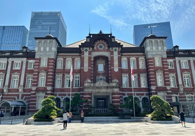 Fossil of an extinct crab discovered in a pillar at Tokyo Station