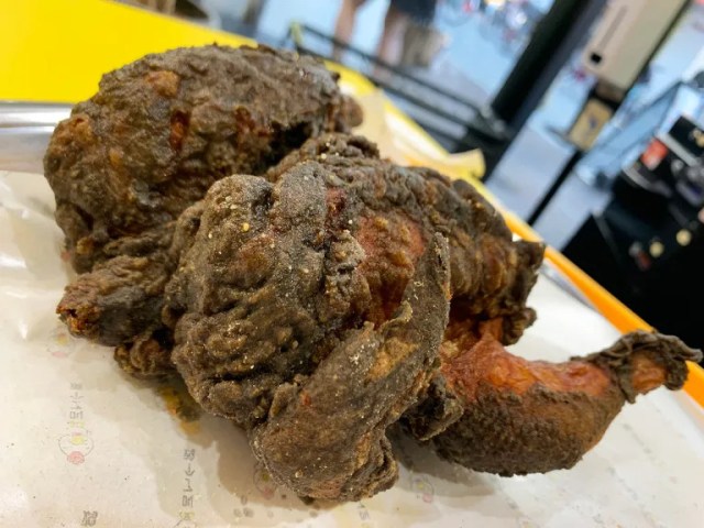 We encountered the most frightening fried chicken in Ameyokocho in Tokyo, and ate it anyway