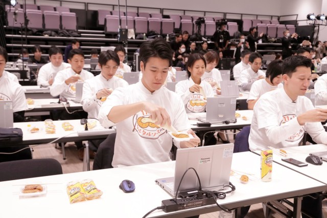 139 sauce squeezers mark Tartar Sauce Day in Japan with Guinness World Record