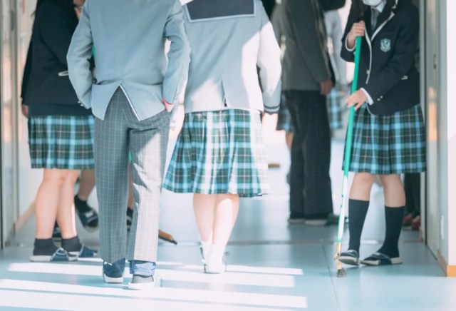 Eating “adults-only” potato chips sends over a dozen Tokyo high schoolers to the hospital