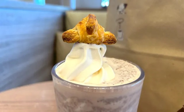 Tiny chocolate croissants cause a big stir at popular bakery cafe in Japan