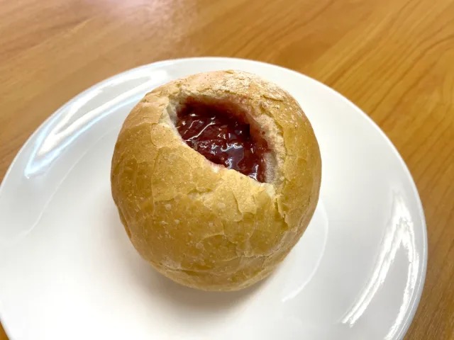 Adult Jam Bread causes a stir at store in Tokyo