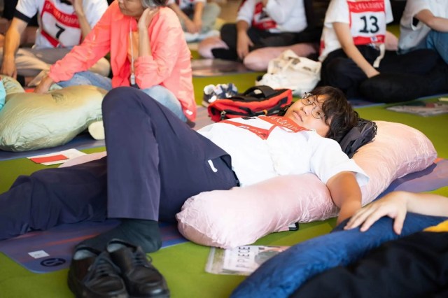 Tokyo Space-out tournament draws nearly 100 competitors, finds who’s the best at doing nothing【Video】