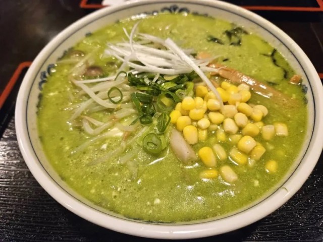 “Totoro” restaurant in non-touristy Tokyo serves up very green matcha ramen【Taste test】