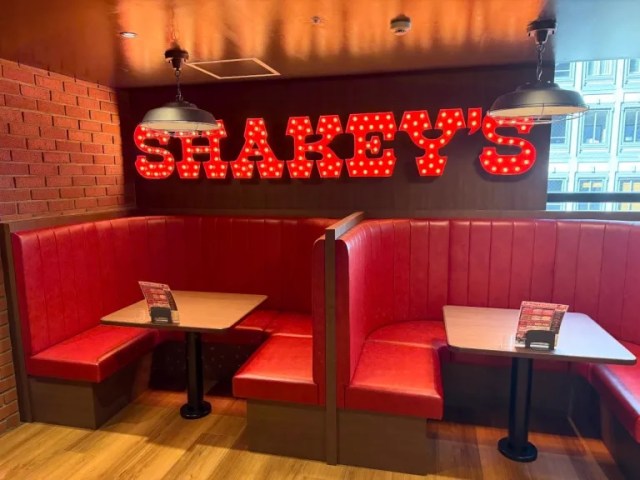 Shakey’s is back! All-you-can-eat pizza chain returns to downtown Tokyo’s Shinjuku