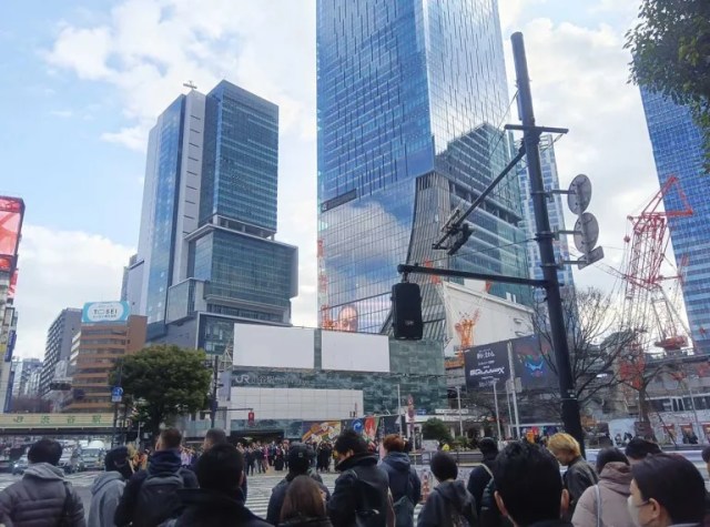 Shibuya’s other famous meeting spot statue has lost its home as part of redevelopment【Photos】