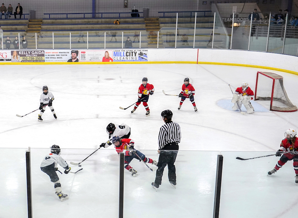 Young hockey players compete.