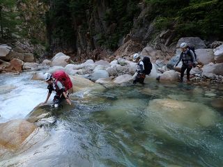 【動画・写真多数】北アルプス・幻の登山道「伊藤新道」が復活　記者が「冒険の道」を行く