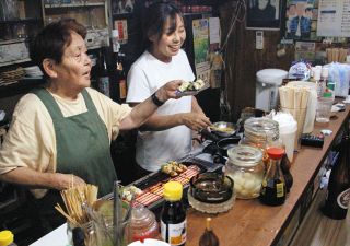 「日本一短い地下街」にある焼き鳥店「ちどり」　蒲郡出身の漫画家・大橋裕之さん、創作のヒントも