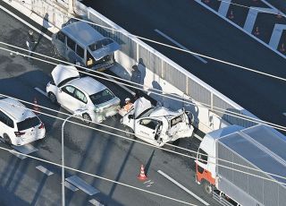 名古屋高速でトラックなど計５台の玉突き事故、4人軽傷　楠線下りの楠JCT近く