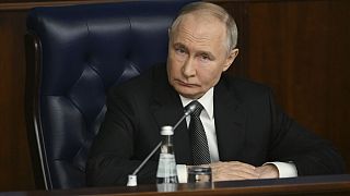 Il Presidente russo Vladimir Putin partecipa a una riunione allargata del Consiglio del Ministero della Difesa presso il Centro di controllo della difesa nazionale a Mosca, Russia, lunedì 16 dicembre 2024.