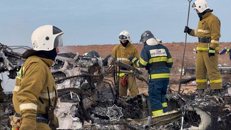 Работа сотрудников экстренных служб на месте крушения самолёта Embraer 190 авиакомпании Azerbaijan Airlines. 