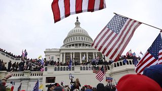 Сторонники президента Дональда Трампа собираются у Капитолия США в Вашингтоне, 6 января 2021 года.