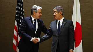 US-Außenminister Antony Blinken, links, und sein japanischer Amtkollege Takeshi Iwaya  in Tokio