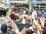 Akshay Kumar greets fans as he shoots for his next film near Jama Masjid