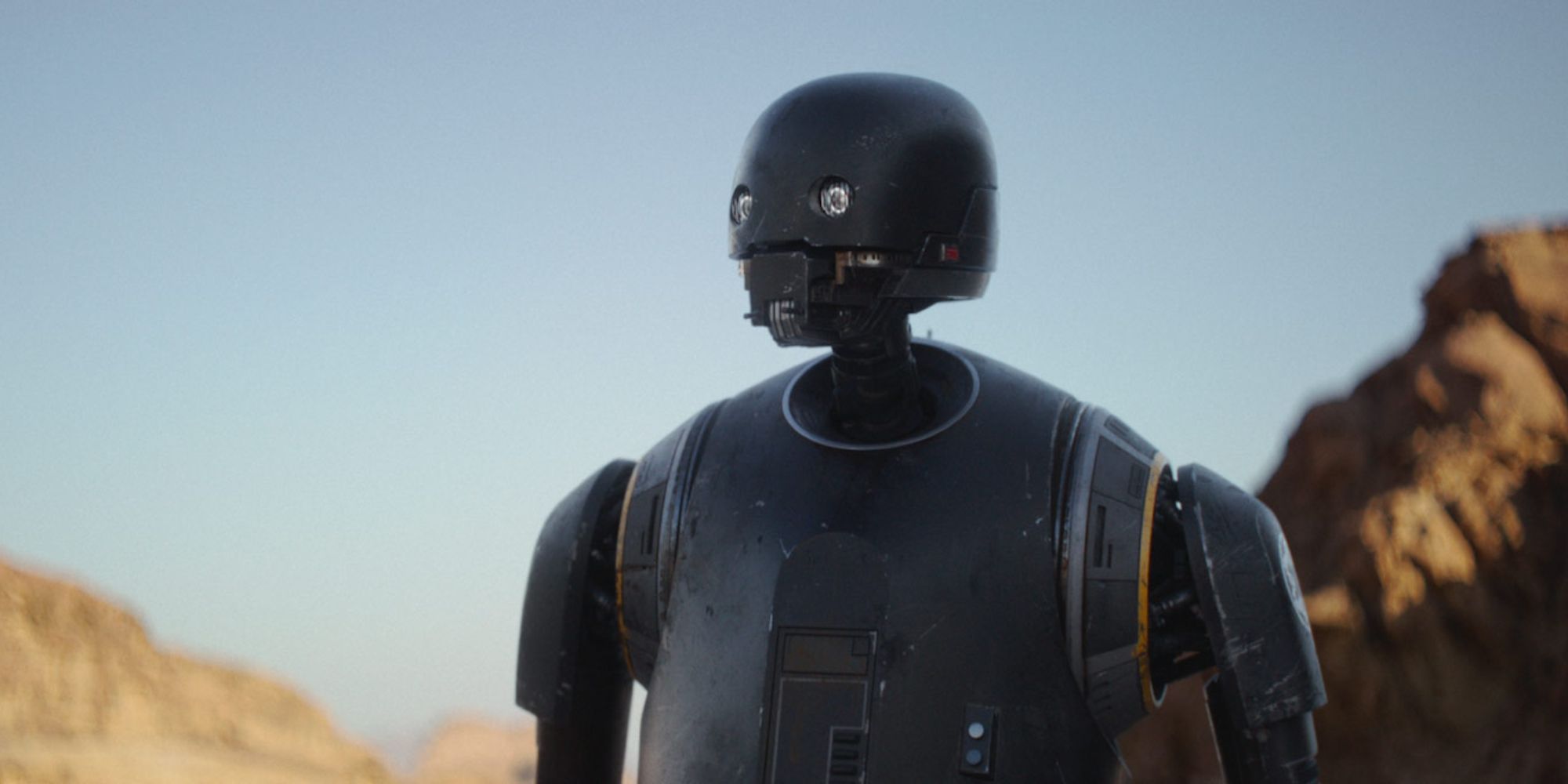 K-2SO standing on the planet Jedha in Rogue One