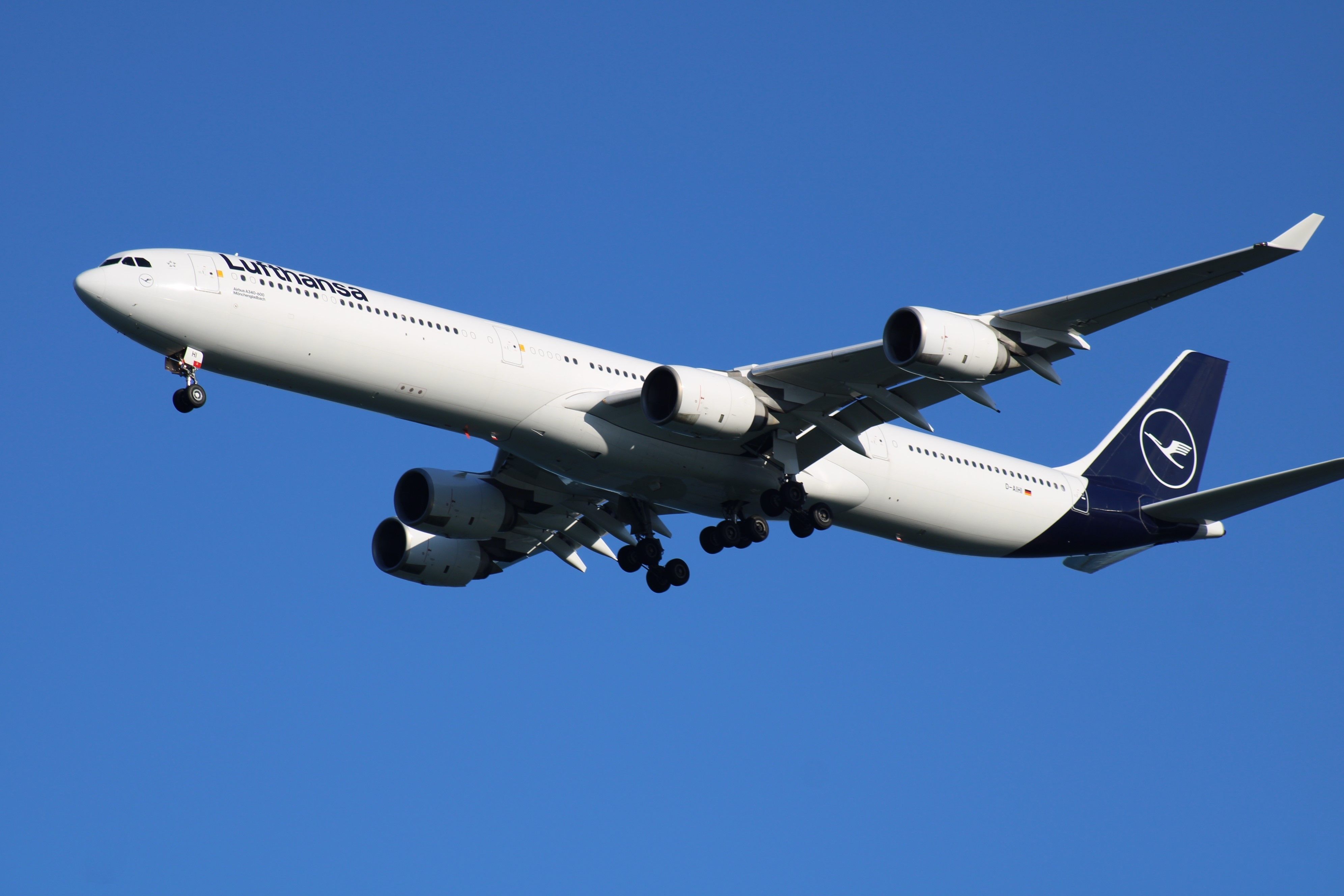 Lufthansa Airbus A340