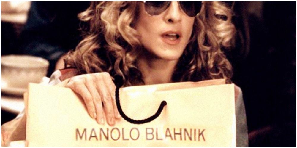 Carrie holding Manolo Blahnik bag in SATC