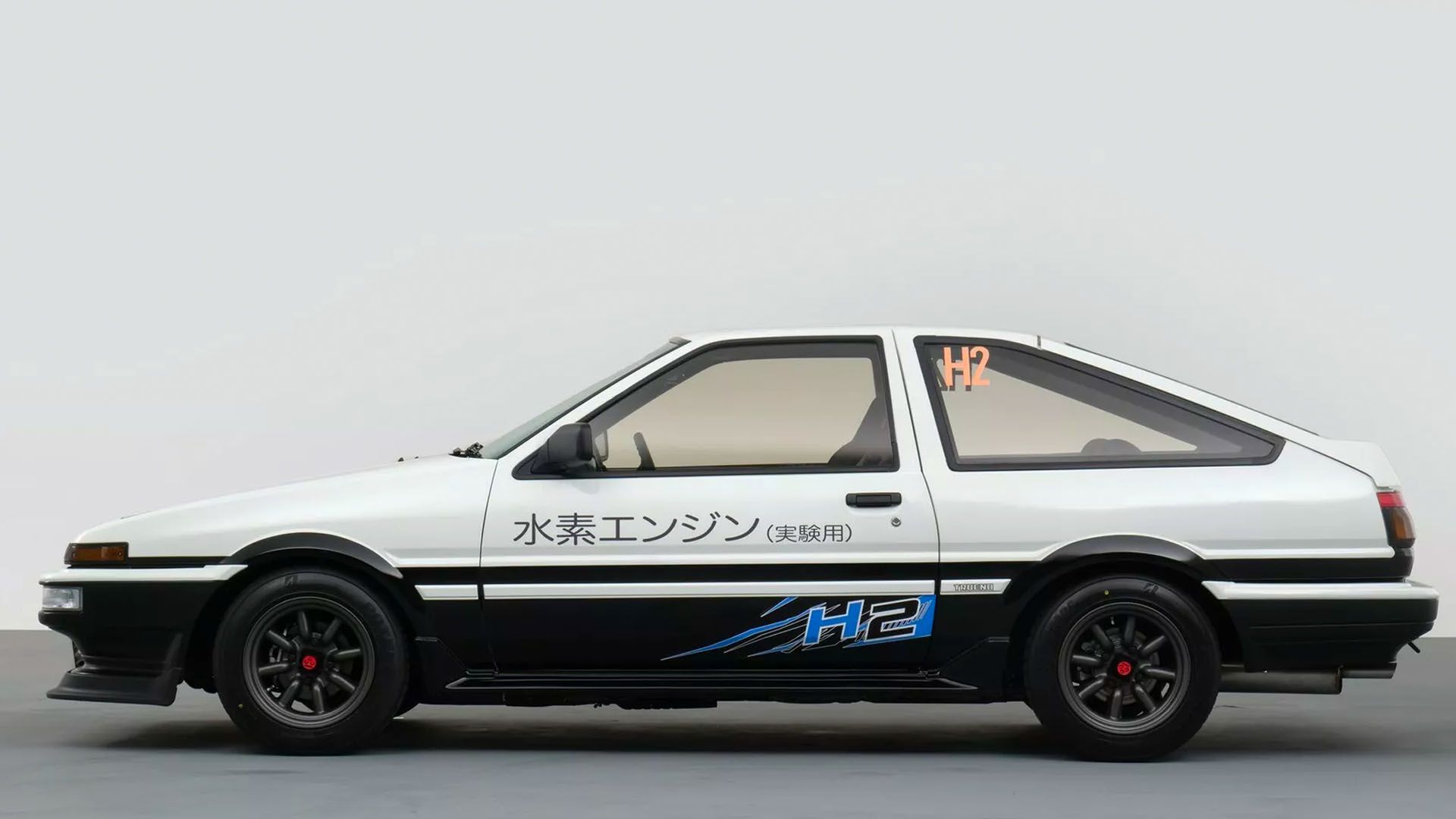 A White and black Toyota AE86 Trueno H2 Hydrogen Concept 